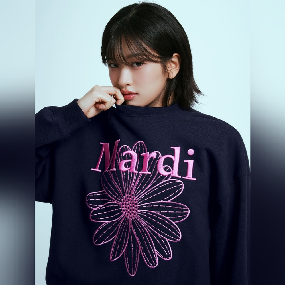 Mardi Mercredi Flower Embroidery Pink/Navy Sweatshirt